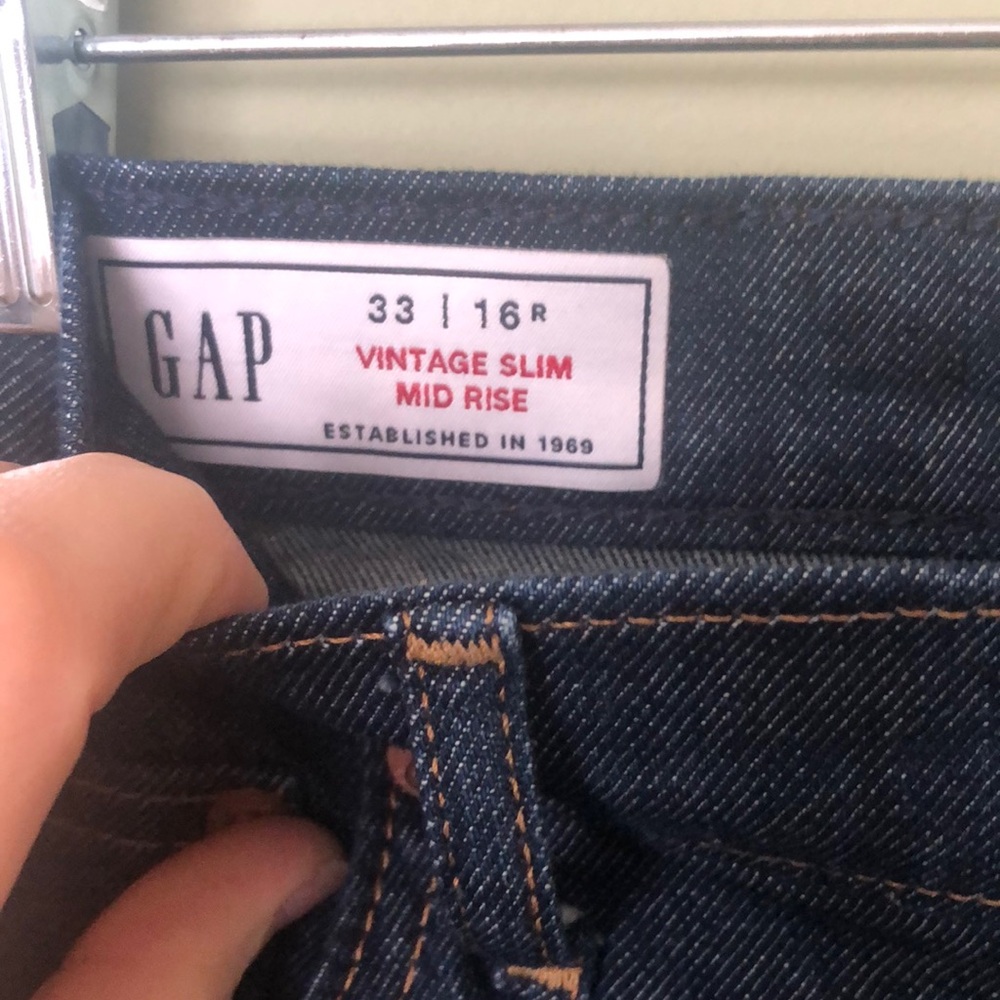 Like New GAP women’s straight leg jeans.
Smoke/pet free home
Size 16